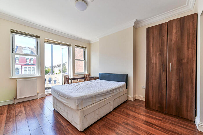 Studio To Rent In High Road, Stamford Hill, London, N15