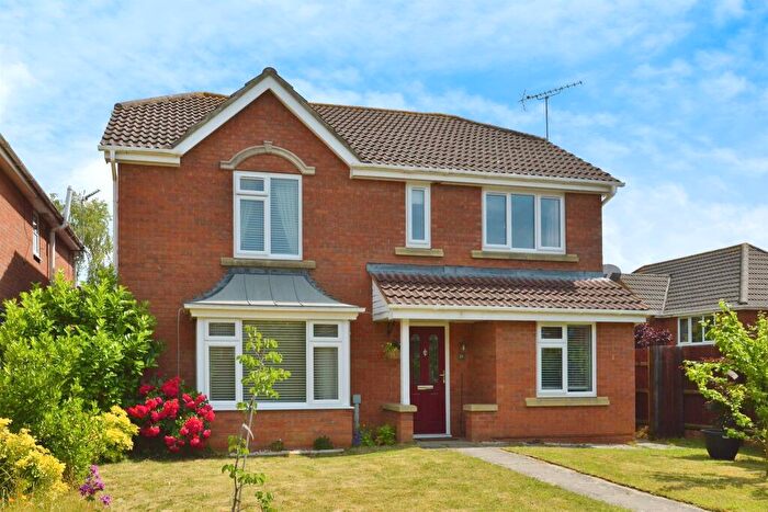 4 Bedroom Detached House For Sale In Kingshill Drive, Deanshanger, Milton Keynes, MK19