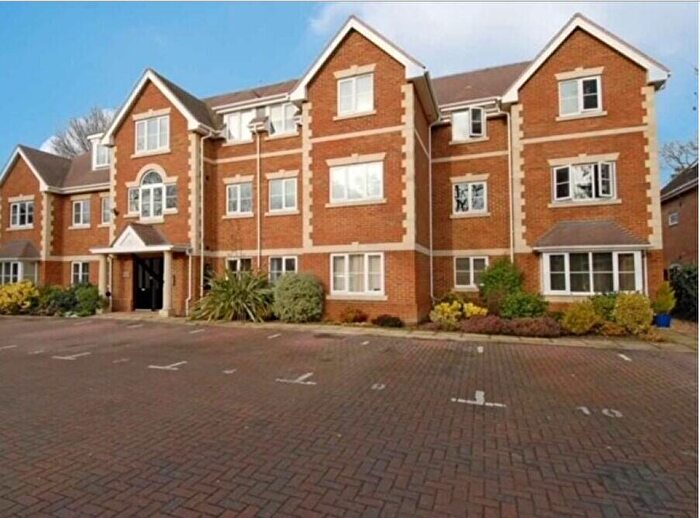 2 Bedroom Flat To Rent In Heron Court, Yorktown Road, Sandhurst, GU47
