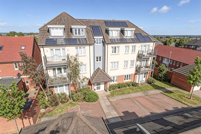 2 Bedroom Apartment For Sale In Barn Avenue, Aldershot, GU12