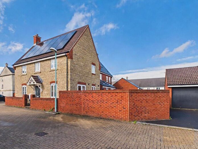 3 Bedroom Detached House For Sale In Walnut Close, Brockworth, Gloucester, GL3
