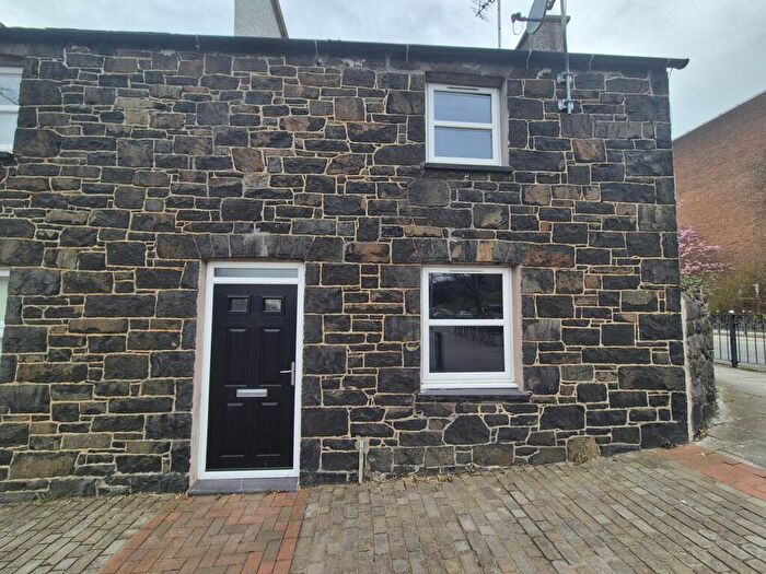 3 Bedroom End Of Terrace House To Rent In Glanrafon, Bangor, LL57
