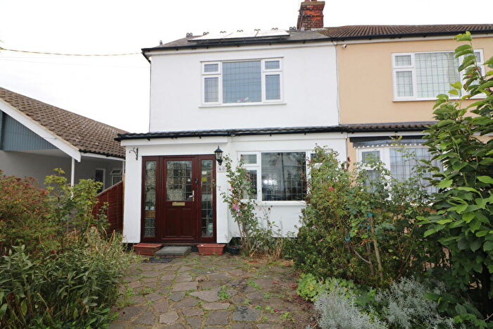 3 Bedroom Semi-Detached House For Sale In Eastwood Rise, Eastwood, SS9
