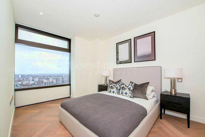 3 Bedroom Flat To Rent In Principal Tower, Worship Lane, Shoreditch, EC2A