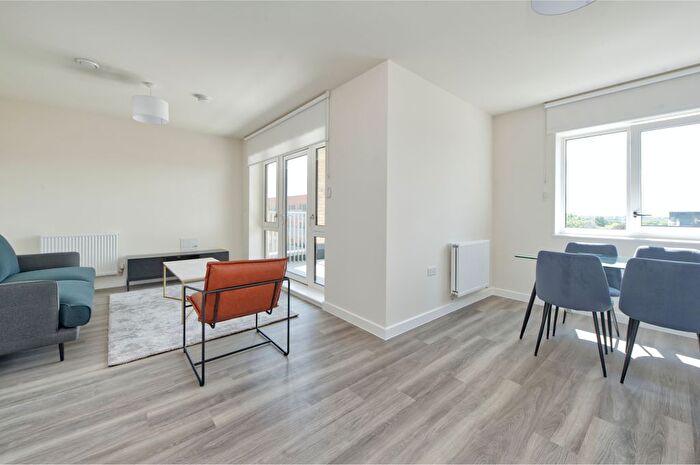 2 Bedroom Flat To Rent In Honeysuckle House, Springfield Drive, Tooting, S17