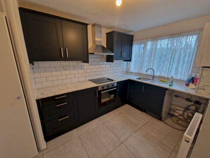 3 Bedroom Property To Rent In Arrow Close, Luton, LU3