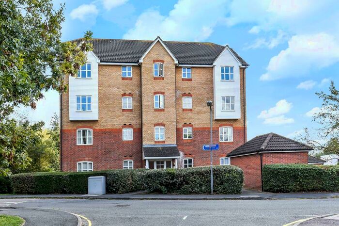 2 Bedroom Apartment To Rent In Friarscroft Way, Aylesbury, HP20