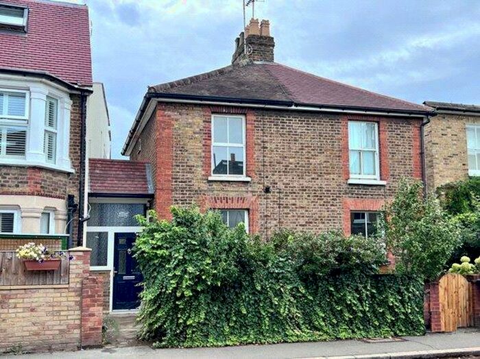 3 Bedroom Property To Rent In Park Road, Kingston Upon Thames, KT2