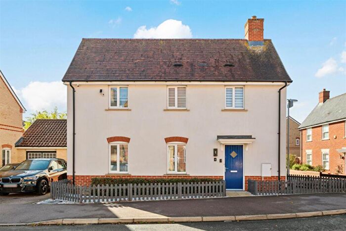3 Bedroom Detached House For Sale In Harebell Avenue, Stotfold, SG5