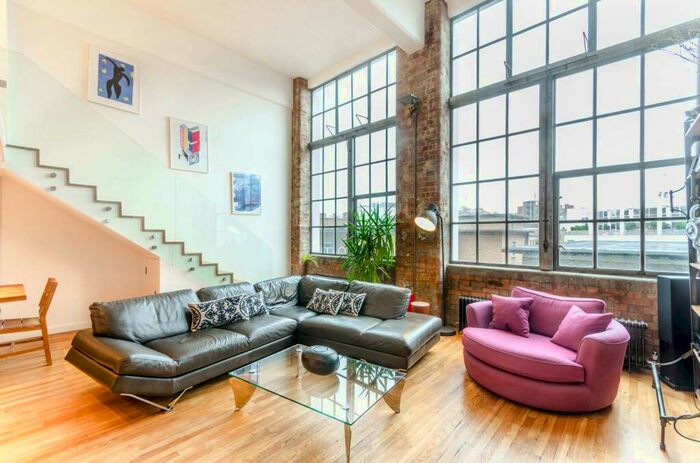 2 Bedroom Flat To Rent In Summers Street, Clerkenwell, London, EC1R