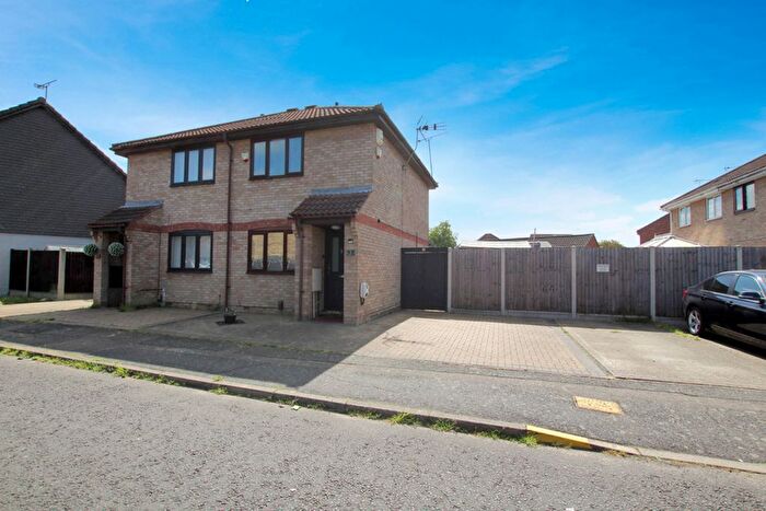 2 Bedroom Semi-Detached House For Sale In Stanmore Road, Wickford, SS11
