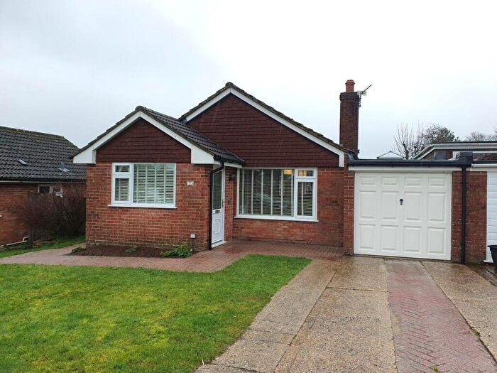 3 Bedroom Semi-Detached Bungalow To Rent In Kingsclere - Bedroom Bungalow, RG20