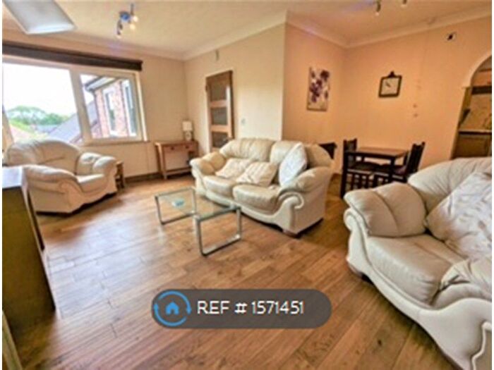 2 Bedroom Flat To Rent In Tudor Court, Sutton Coldfield, B72