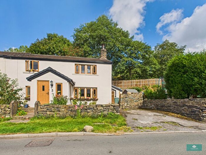 3 Bedroom Cottage For Sale In Crowley Lane, Oldham, OL4