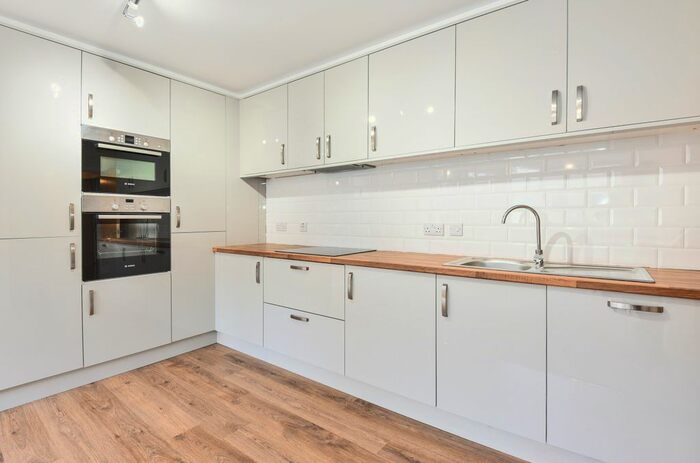 2 Bedroom Flat To Rent In The Chestnuts, Southgate Street, Gloucester, GL1