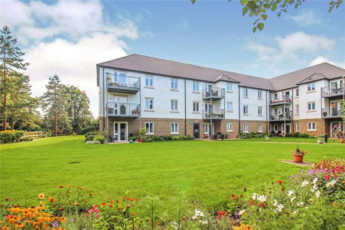 2 Bedroom Flat For Sale In Applegate House, Trowbridge, BA14