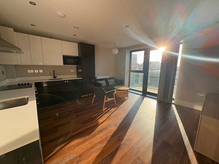 1 Bedroom Flat To Rent In Heather Gardens, London, NW11