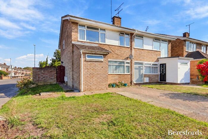 4 Bedroom Semi-Detached House For Sale In Hollyford, Billericay, CM11