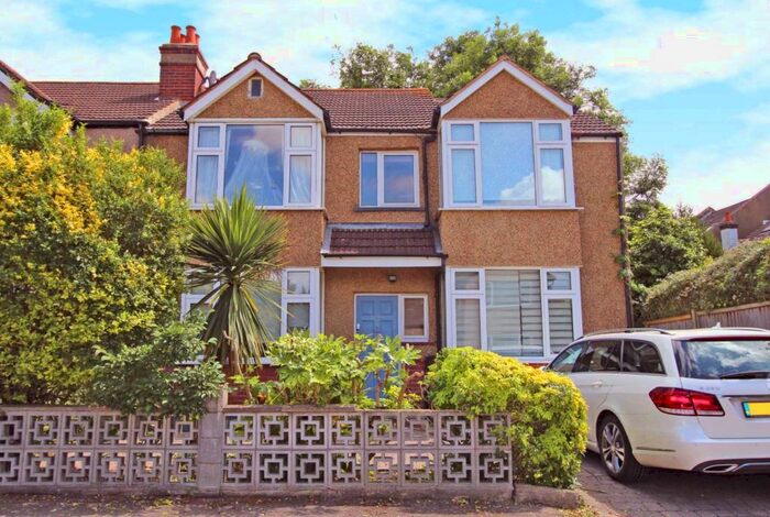 4 Bedroom House To Rent In Poplar Grove, New Malden, KT3