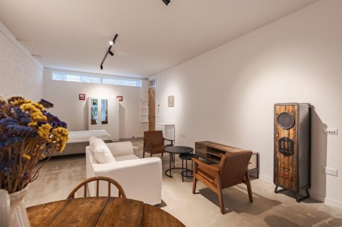 Studio To Rent In Drayson Mews, Kensington, W8