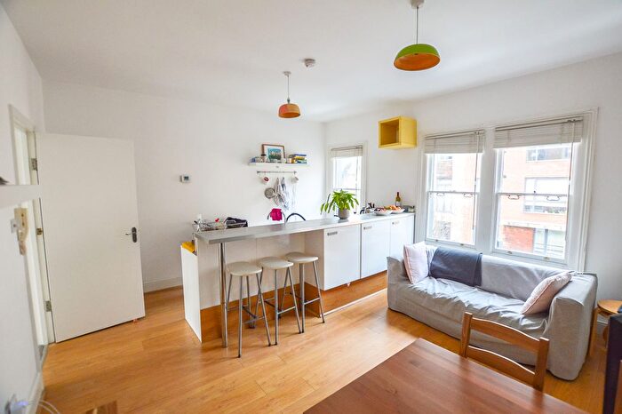 2 Bedroom Flat To Rent In Glengall Road, Kilburn, NW6
