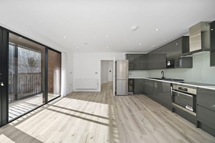 2 Bedroom Flat To Rent In Coomer Place, London, SW6