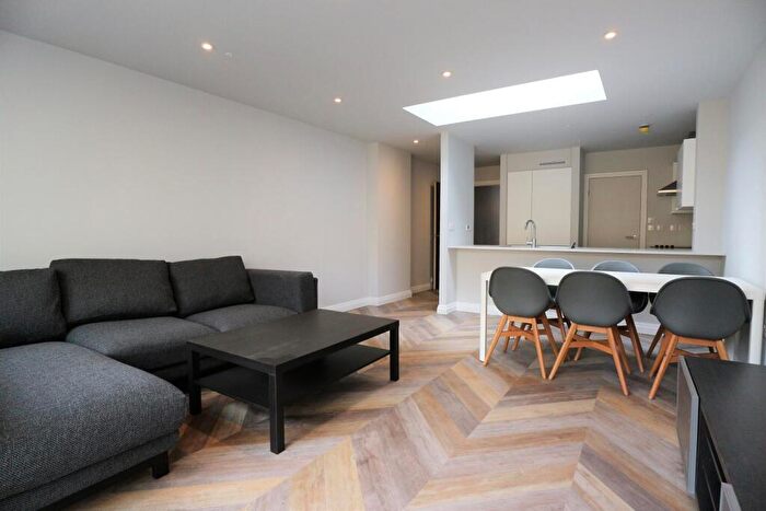 4 Bedroom Terraced House To Rent In Crusoe Road, Mitcham, Merton, CR4