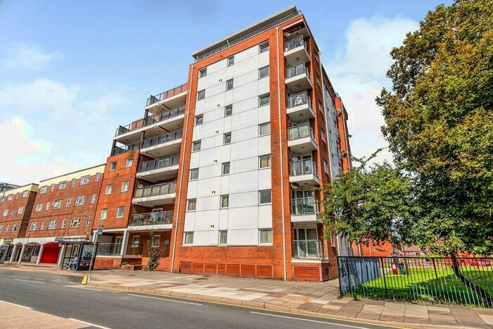 2 Bedroom Flat To Rent In Harbour Ridge, Queen Street, Portsmouth, Hampshire, PO1