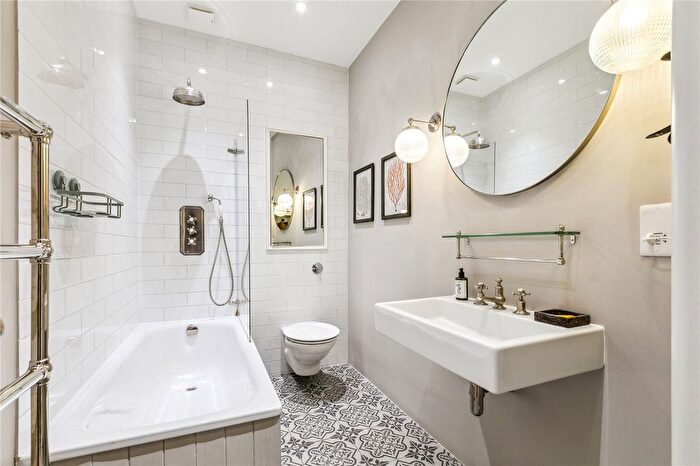 2 Bedroom Flat For Sale In Clapham Common North Side, London, SW4