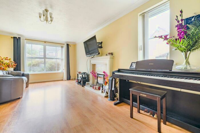 5 Bedroom Detached House To Rent In Neuman Crescent, Bracknell, RG12