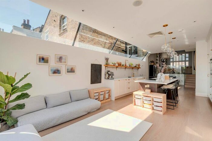 6 Bedroom Terraced House To Rent In Peterborough Road, London, SW6