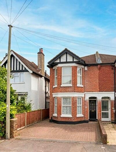 5 Bedroom Terraced House To Rent In Morris Road, SO15