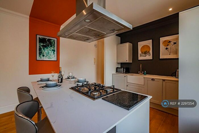 2 Bedroom Flat To Rent In Adelaide Mansions, Hove, BN3