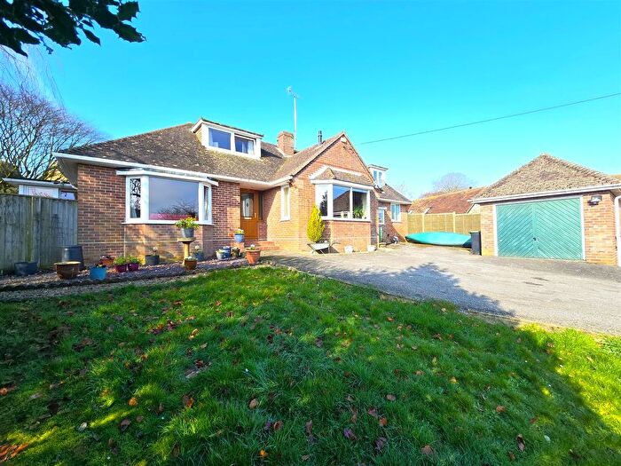 6 Bedroom Detached Bungalow For Sale In Grove Lane, Stalbridge, Sturminster Newton, DT10