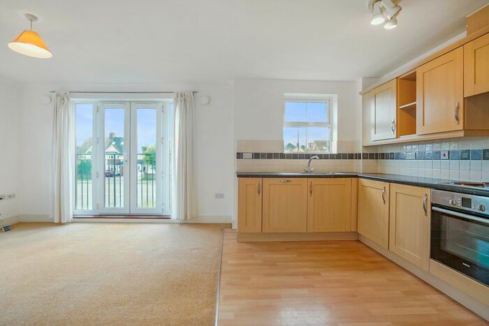 2 Bedroom Flat To Rent In Tobermory Close, Slough, SL3