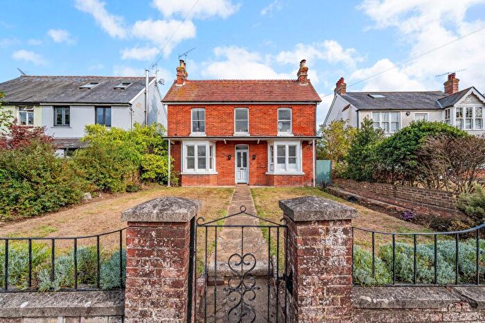 3 Bedroom Detached House For Sale In Stockbridge Road, Chichester, PO19