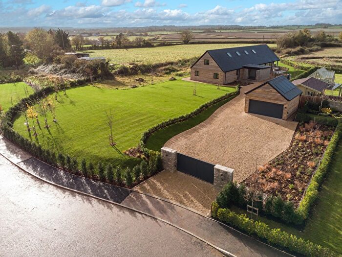 4 Bedroom Detached House For Sale In Lakeview Road, Somerton, TA11