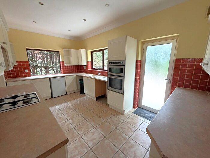 3 Bedroom Detached Bungalow For Sale In Cotton Close, Broadstone, BH18 - Photo 8