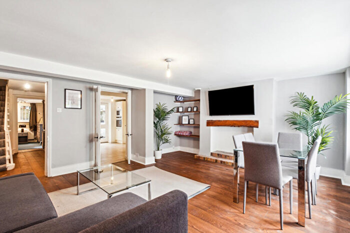 3 Bedroom Maisonette To Rent In St. Georges Terrace, Primrose Hill, NW1