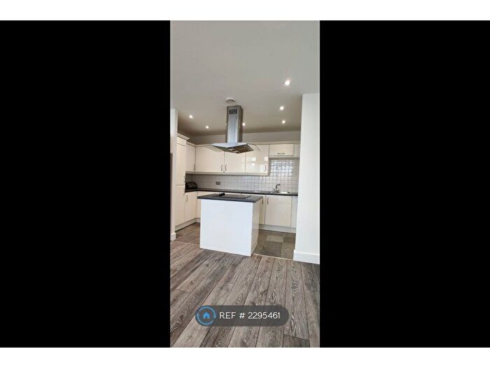 2 Bedroom Flat To Rent In Great Eastern Road, London, E15