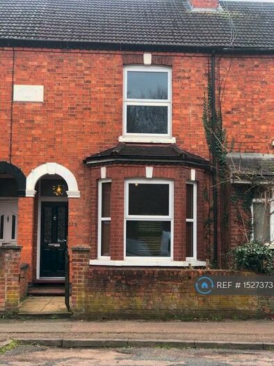 3 Bedroom Terraced House To Rent In Newport Road, Milton Keynes, MK13