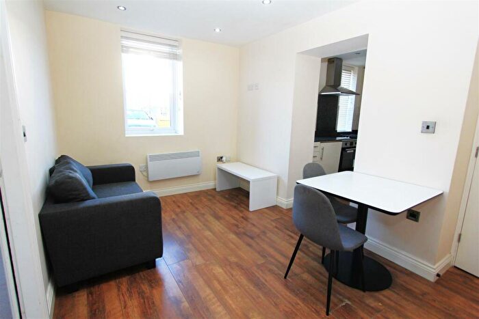 1 Bedroom Flat To Rent In Brunswick Court, Leeds, LS2