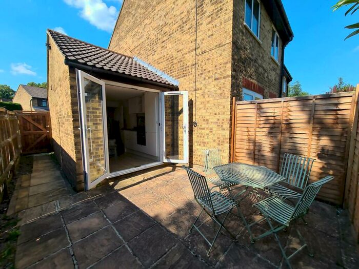 1 Bedroom Flat To Rent In Cross Gates Close, Bracknell, Berkshire, RG12