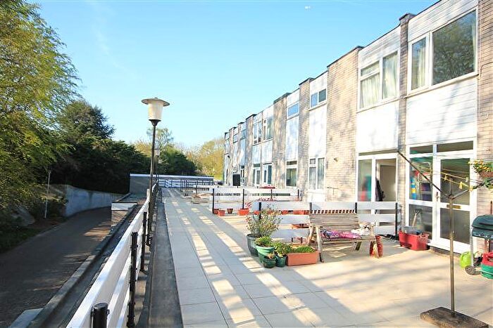 2 Bedroom Apartment To Rent In Farnham Drive, Caversham, Reading, Berkshire, RG4