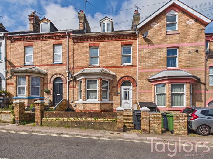 1 Bedroom Flat For Sale In Drew Street, Brixham, TQ5