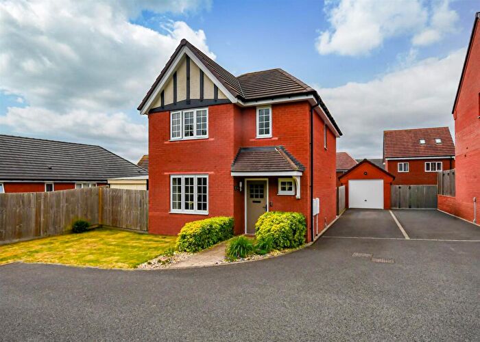 3 Bedroom Detached House For Sale In Foxglove Way, Himley, Dudley, DY3