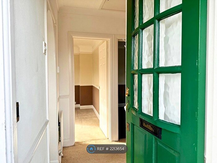 2 Bedroom Maisonette To Rent In Windsor Avenue, London, SW19