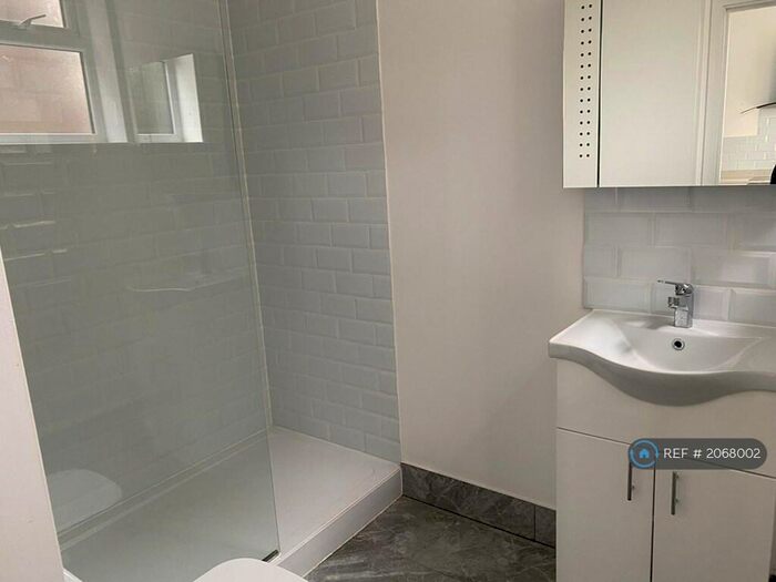 1 Bedroom Flat To Rent In South View Avenue, Caversham, Reading, RG4