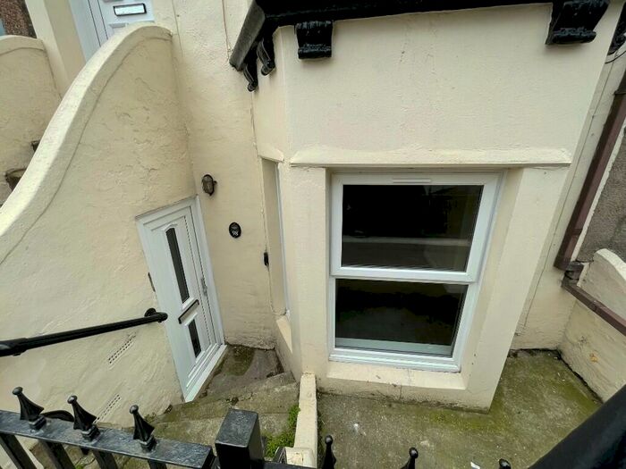 1 Bedroom Ground Flat To Rent In Broadway, Sheerness, Kent, ME12