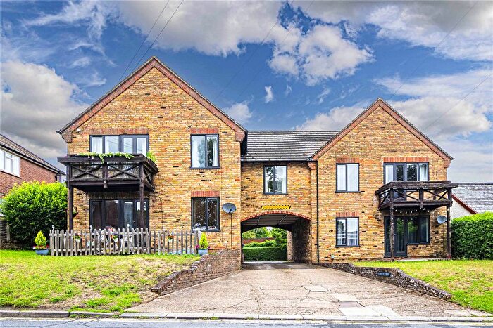 2 Bedroom Maisonette To Rent In Langelei Court, The Nap, Kings Langley, Hertfordshire, WD4
